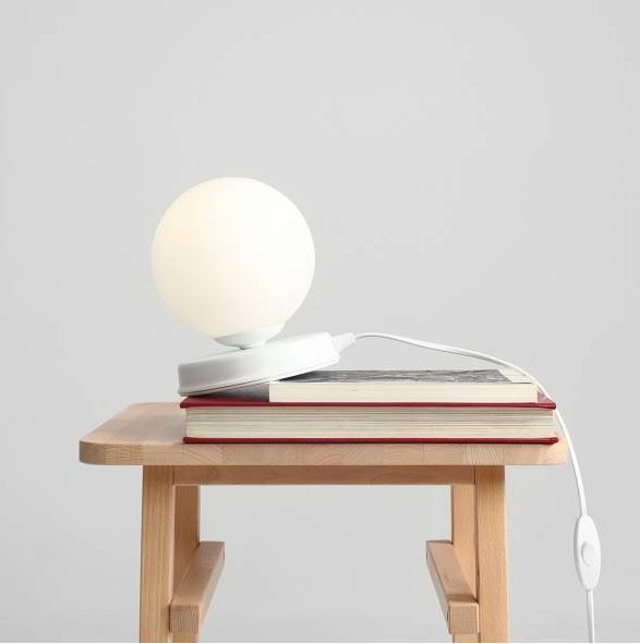 mała lampka stołowa nowoczesna