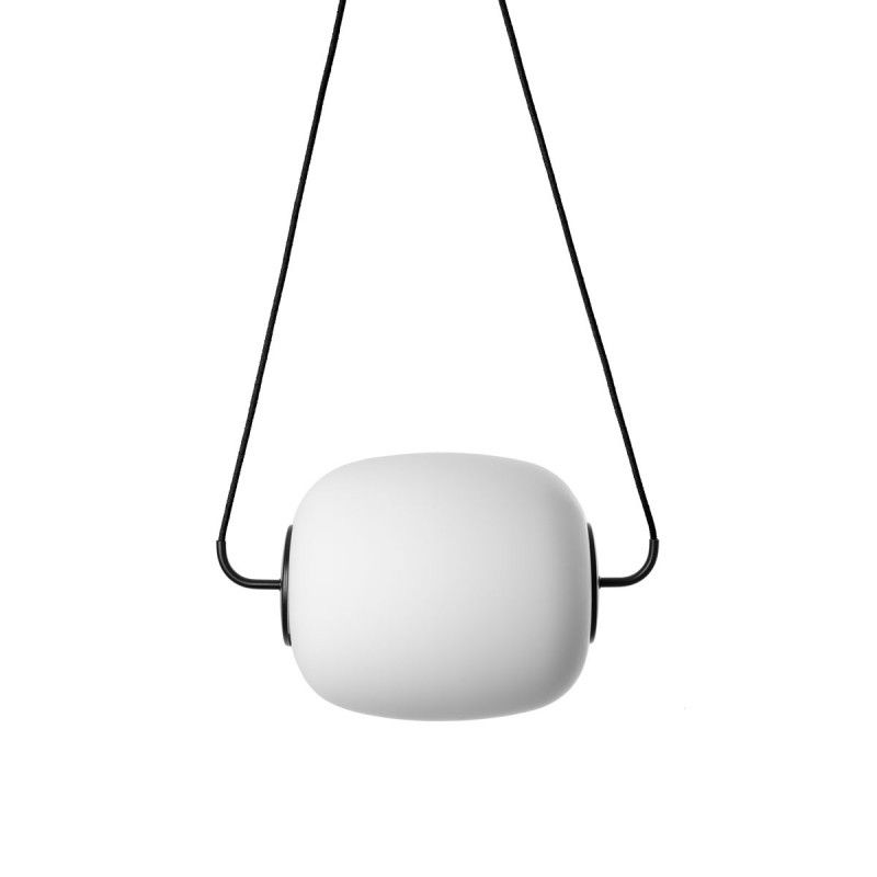 biała lampa wisząca ze szklanym kloszem