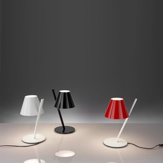 nowoczesna lampka biurkowa