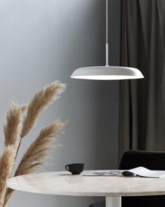 Elegancka lampa wisząca Piso - LED, płaska, biała