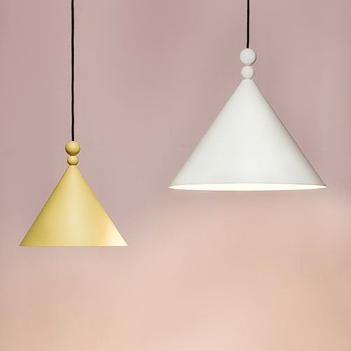 musztardowa lampa wisząca do jasnego salonu