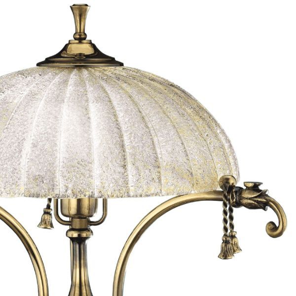 klasyczna lampa stołowa