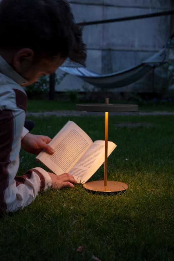 Lampa stołowa do czytania z antracytowym kloszem