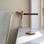 Bezprzewodowa lampa stołowa w kolorze czarnym