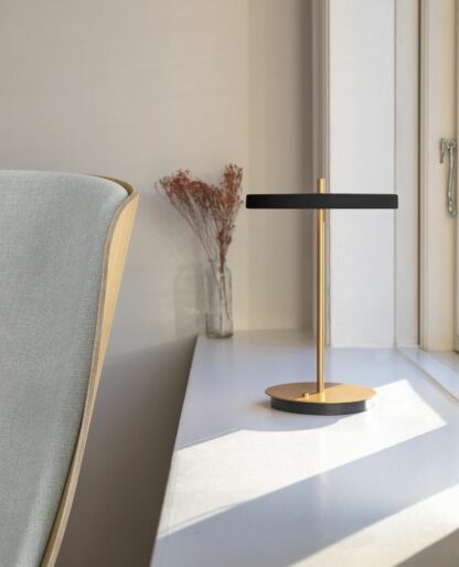 Bezprzewodowa lampa stołowa w kolorze czarnym