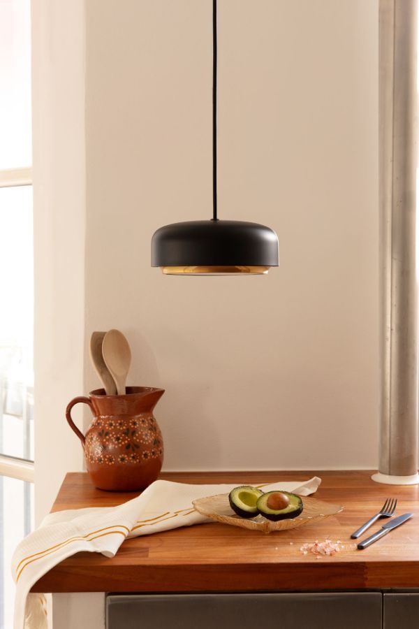 nowoczesna lampa wisząca do kuchni czerń i złoto