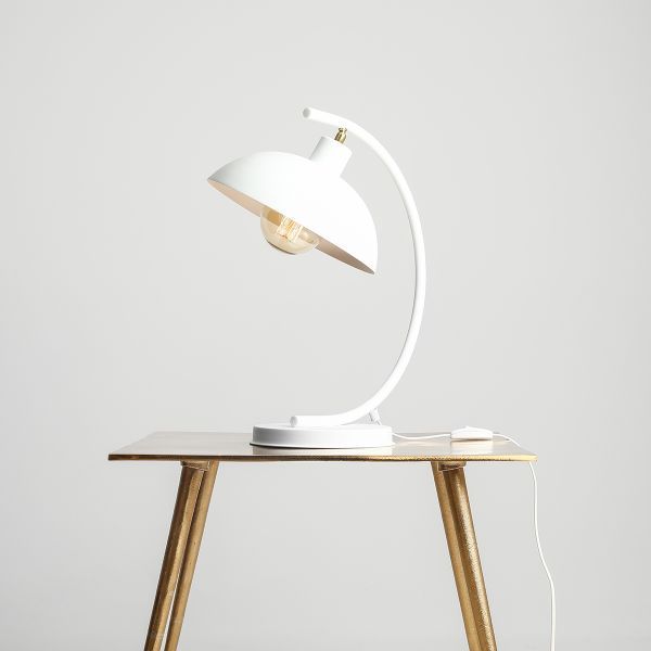 biała lampa biurkowa elegancka