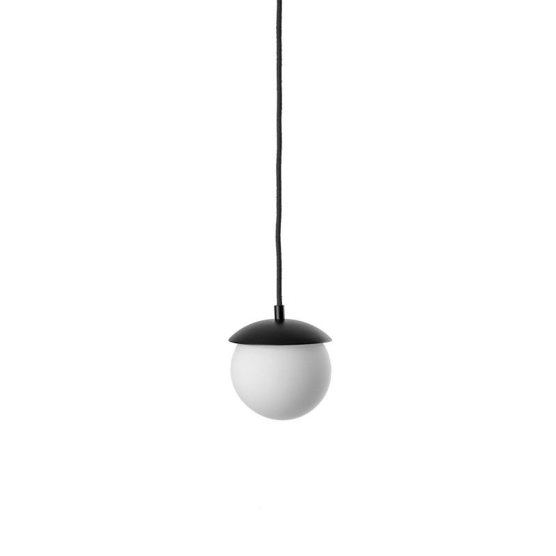 lampa wisząca z mleczną kulą