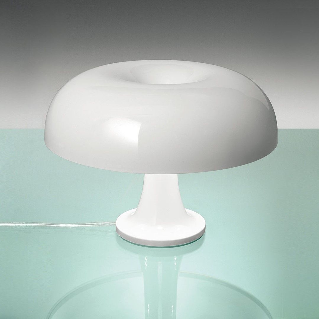 biała lampa stołowa grzybek