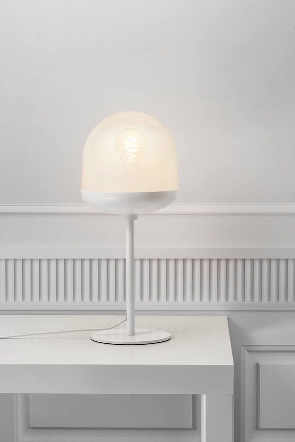 biała lampa stołowa