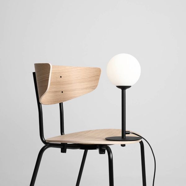 nowoczesna lampka biurkowa