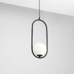 Elegancka czarna lampa wisząca z mleczną kulą Elli