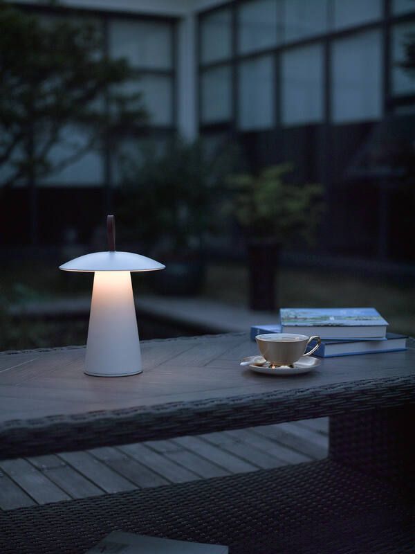 nowoczesna lampa stołowa na taras