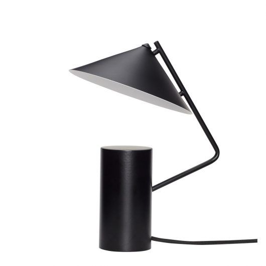 czarna lampa biurkowa stożkowy klosz