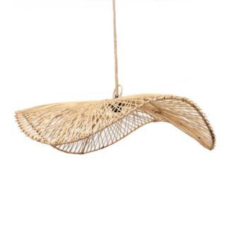 szeroka lampa wisząca z rattanowym kloszem