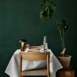 brązowa lampa stołowa w jadalni butelkowa zieleń