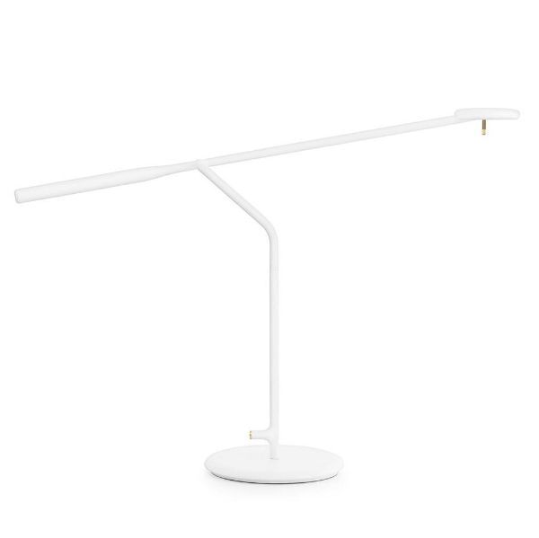 biała lampa biurkowa z długim ramieniem