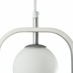 lampa wisząca z mlecznym kloszem