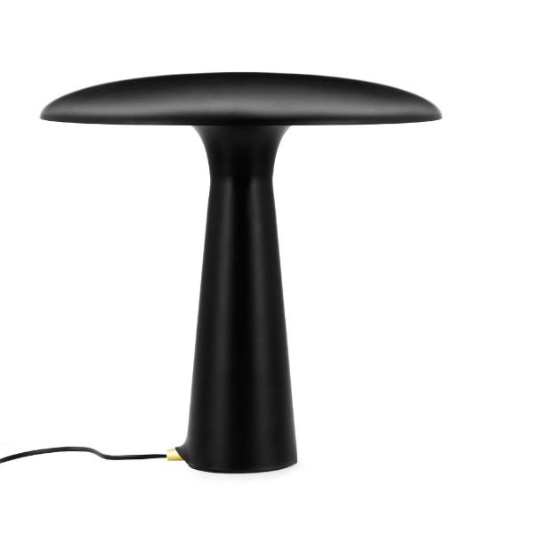 czarna lampa stołowa z płaskim kloszem