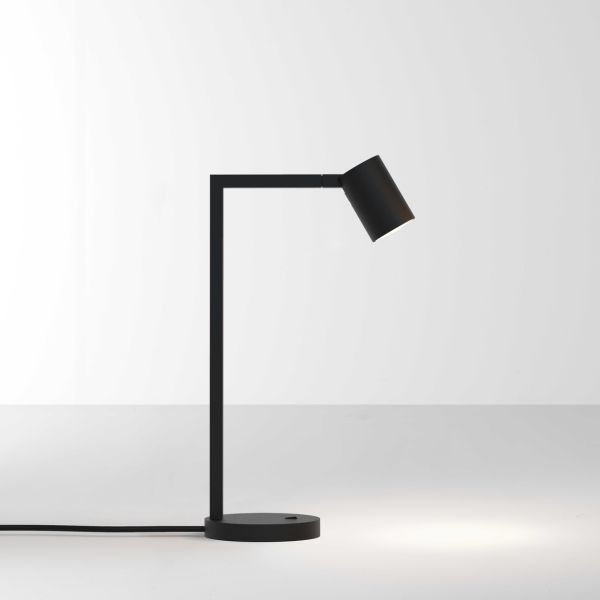Lampa biurkowa w kolorze czarnym z kablem