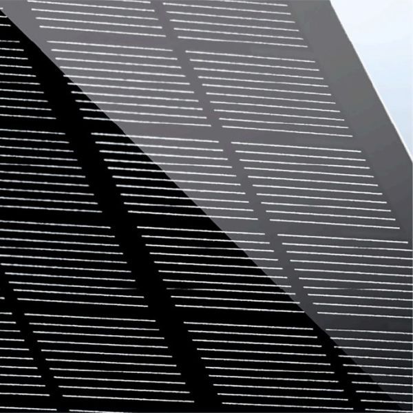 Panel solarny w czarnym kolorze