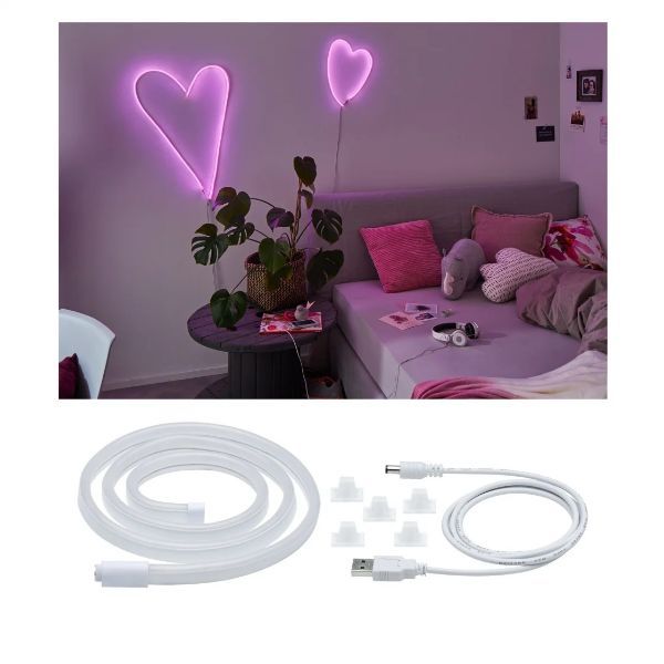 Taśma różowa led w kształcie serc w pokoju
