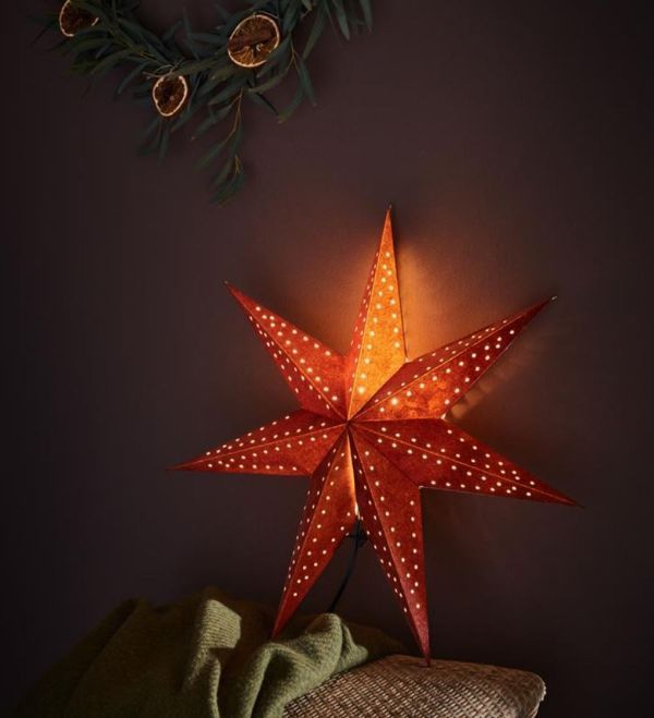 Lampa w czerwonym kolorze świąteczna gwiazda