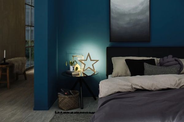 Lampka w kształcie gwiazdy w sypialni