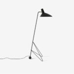 Lampa podłogowa tripod z eleganckim czarnym kloszem