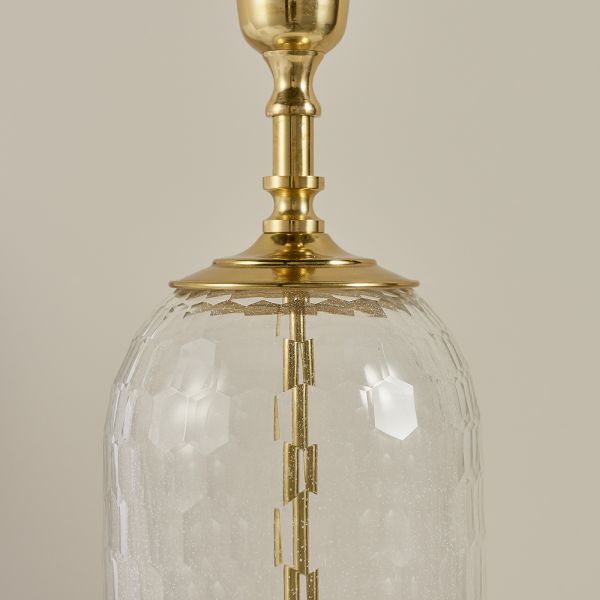 Lampa stołowa z transparentną podstawą i złotymi elementami