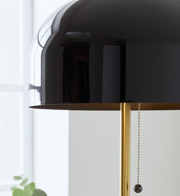Lampa z lustrzanym czarnym kloszem