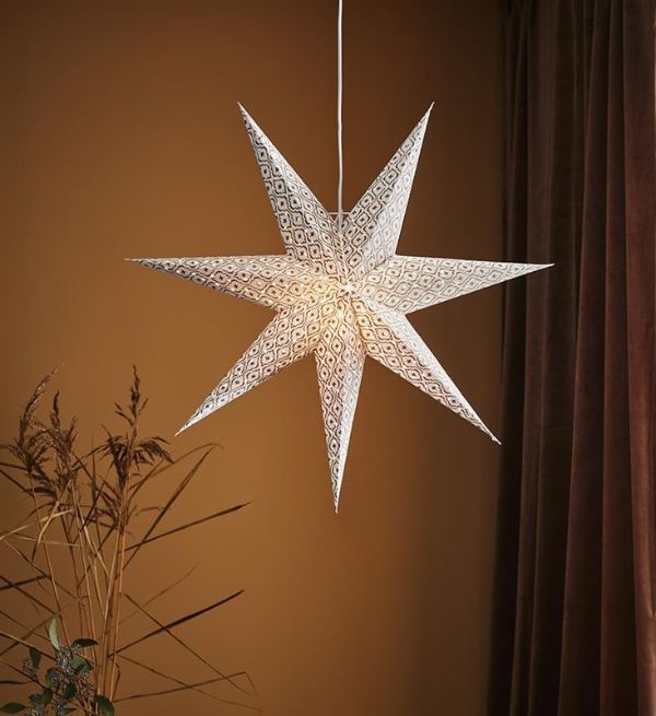 Lampa wisząca w kształcie gwiazdy w salonie