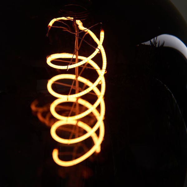 Dekoracyjny żarnik spiralny w żarówce
