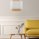 Lampa wisząca boho nad stolikiem i żółtą sofą