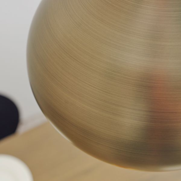 Lampa wisząca z kloszem w kolorze mosiądzu