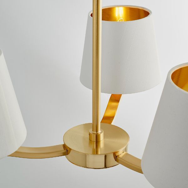 Elegancka lampa wisząca w kolorze złotym z abażurami