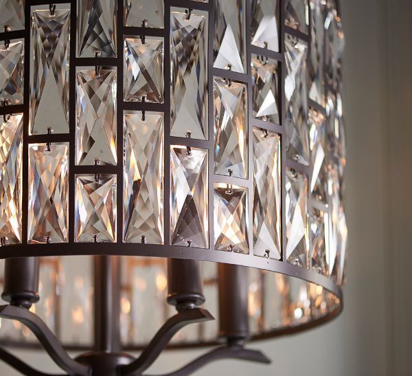 Lampa stworzona z kryształów w stylu glamour