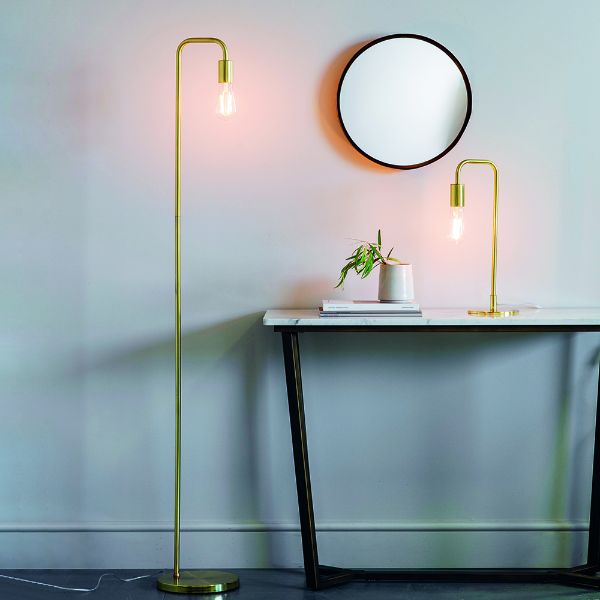 Kolekcja minimalistycznych lamp w kolorze złotym