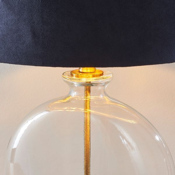 Lampa stołowa z transparentną szklaną podstawą