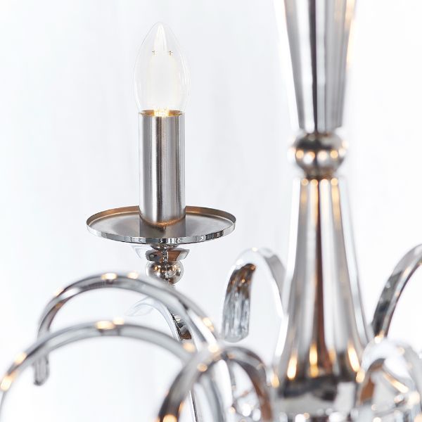 Lampa wisząca ze srebrną oprawką i żarówką klasyczną