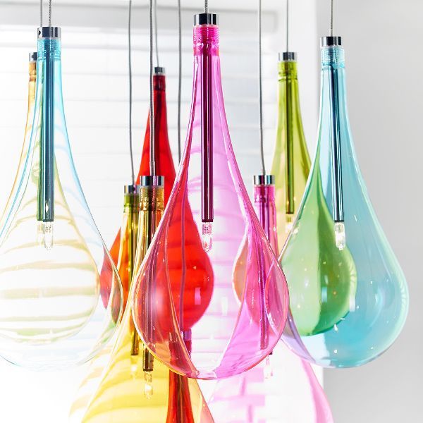 Lampa z kolorowymi kloszami do nowoczesnego salonu