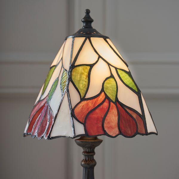 Lampa stołowa ze szklanym zdobionym kloszem