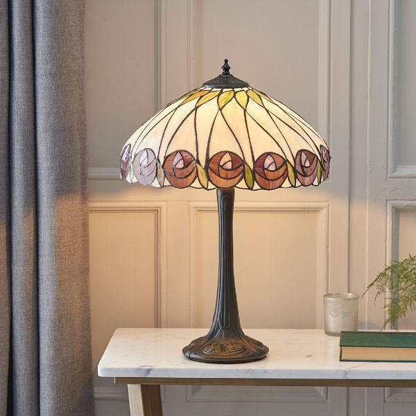 Stołowa lampa z efektownym kolorowym kloszem