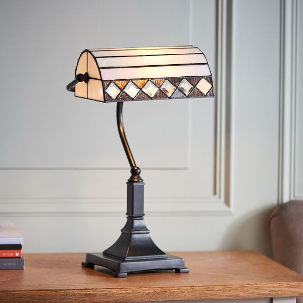 Lampa stołowa z klasyczną elegancką podstawą i kloszem
