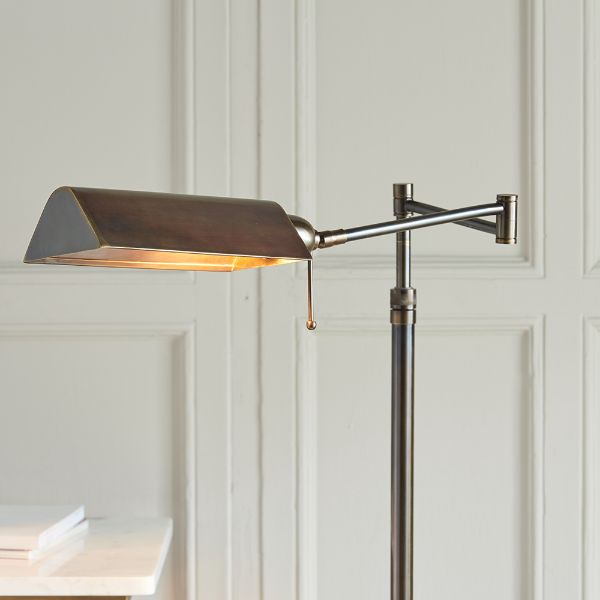 Lampa biurkowa z nowoczesnym oryginalnym kloszem