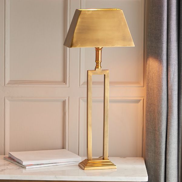 Lampa stołowa cała w złotym kolorze klasyczna