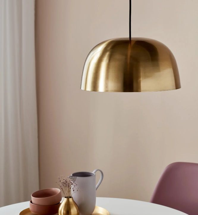 Elegancka lampa wisząca do salonu Cera ze złotym kloszem