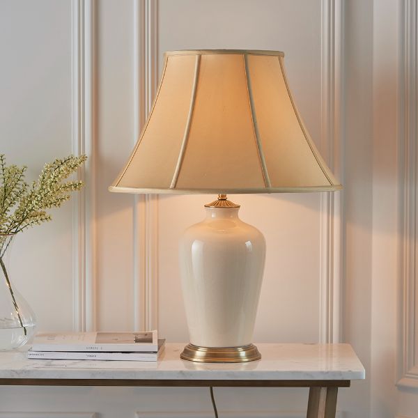 Lampa stołowa klasyczna z beżowym abażurem