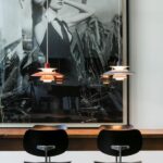 Lampy wiszące nowoczesne nad długim stołem