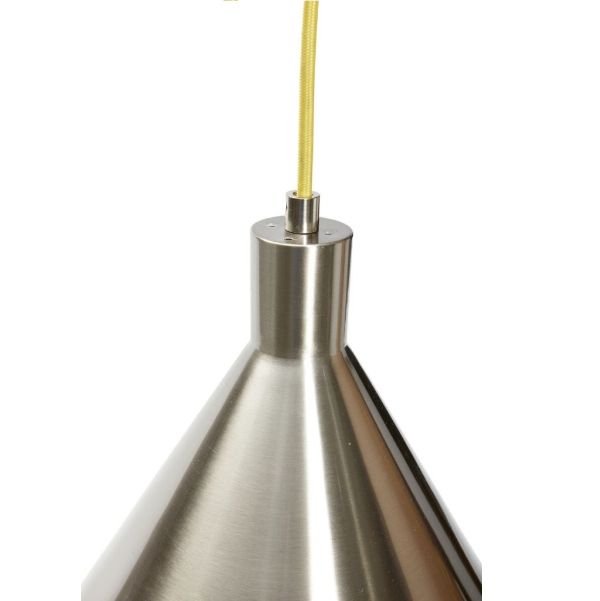 Lampa ze srebrnym kloszem błyszczącym na żółtym zawieszeniu